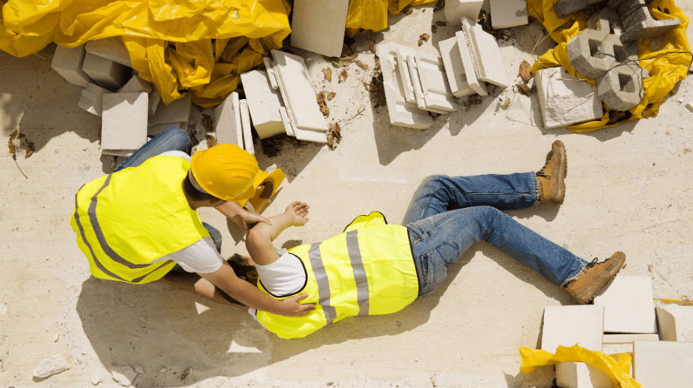 Pourquoi les EPI sont essentiels pour les travaux en hauteur ? 1 2 risques des travaux en hauteur
